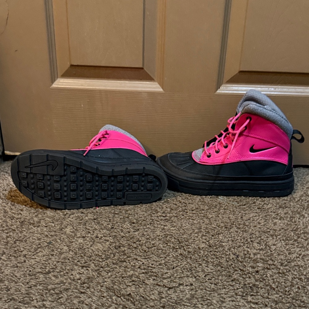 Nike Boots in Pink and Black